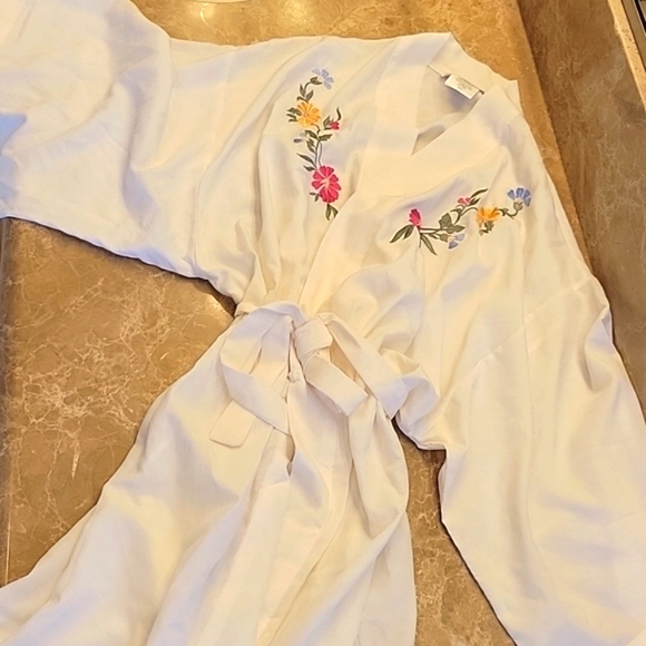 Val Mode Lingerie Floral Embroidered Robe , Sz S - Picture 2 of 16